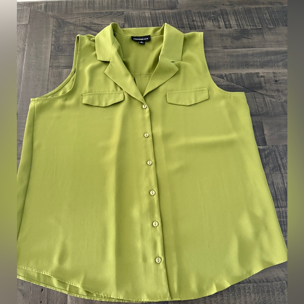 Fortune and Ivy Olive Green Sleeveless Button-Down Top - Picture 4 of 5